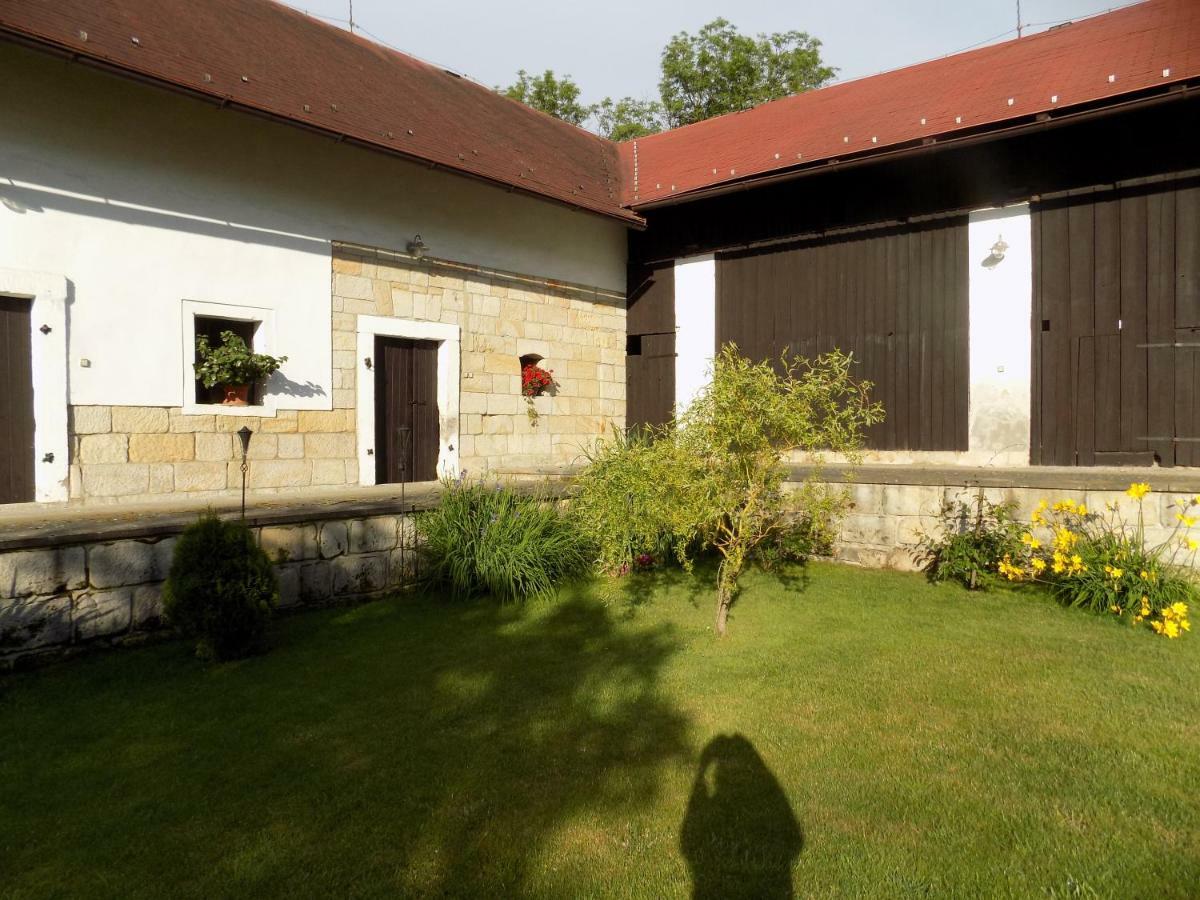 Landhaus Florian Rovensko pod Troskami Exterior foto